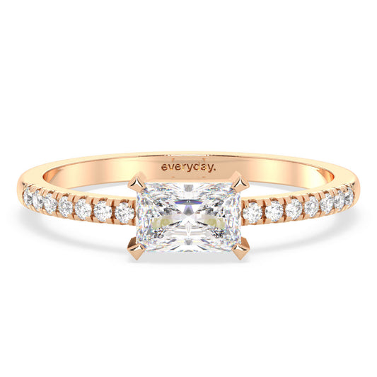 DAMAS RADIANT CUT DIAMOND ELEGANT RING WITH SIDE STONES, GOLD